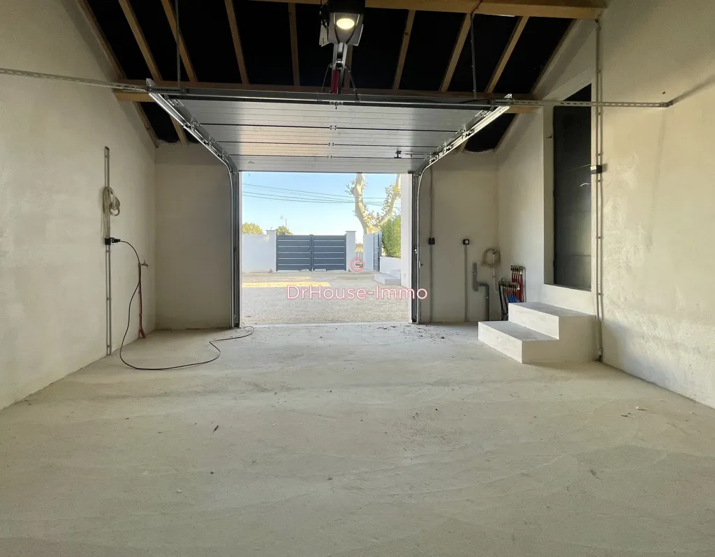 Garage - Villa 4 Pièces avec Piscine à Murviel-lès-Beziers