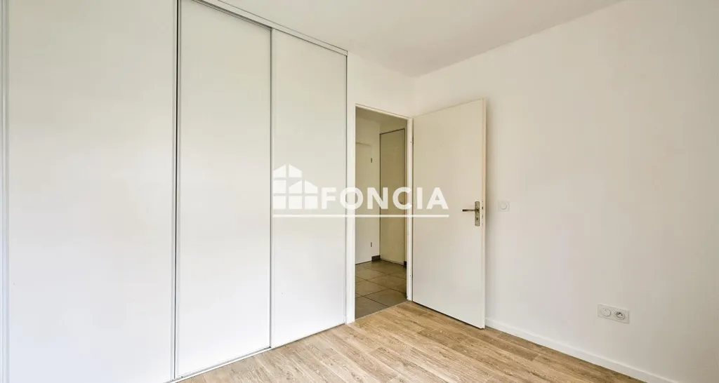 Chambres - Appartement 3 Pièces avec Jardin et Parking à Jouy-Le-Moutier