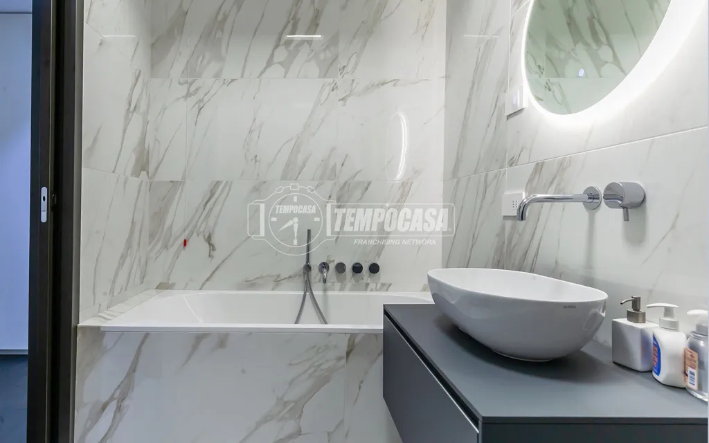 Salles de bain - Bright Apartment with Balcony in Milan