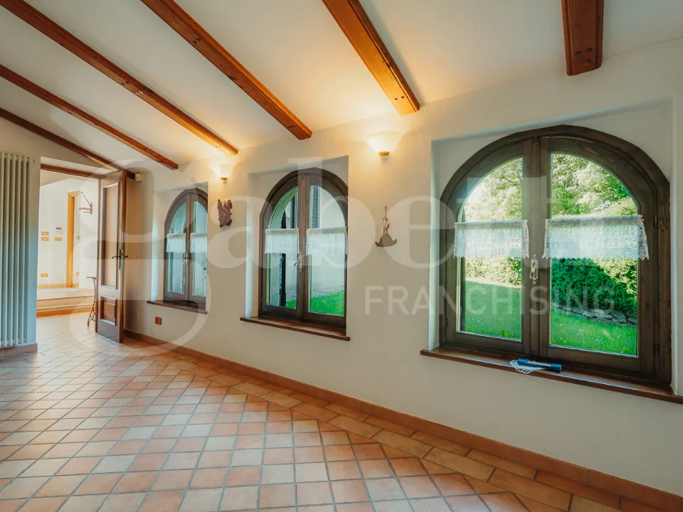 Esik - Rustic Villa with Private Park in Bibiana