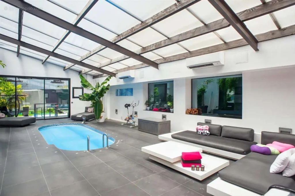 Piscina - Luxury Loft with Pool in Pringy