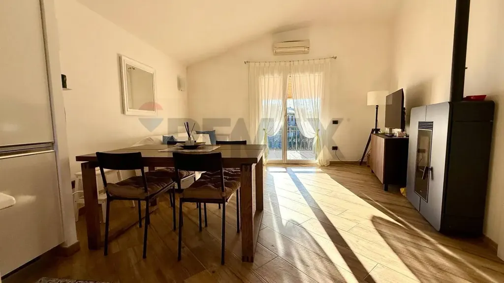 Salle à manger - Rustic Lakefront Apartment in Padenghe Sul Garda