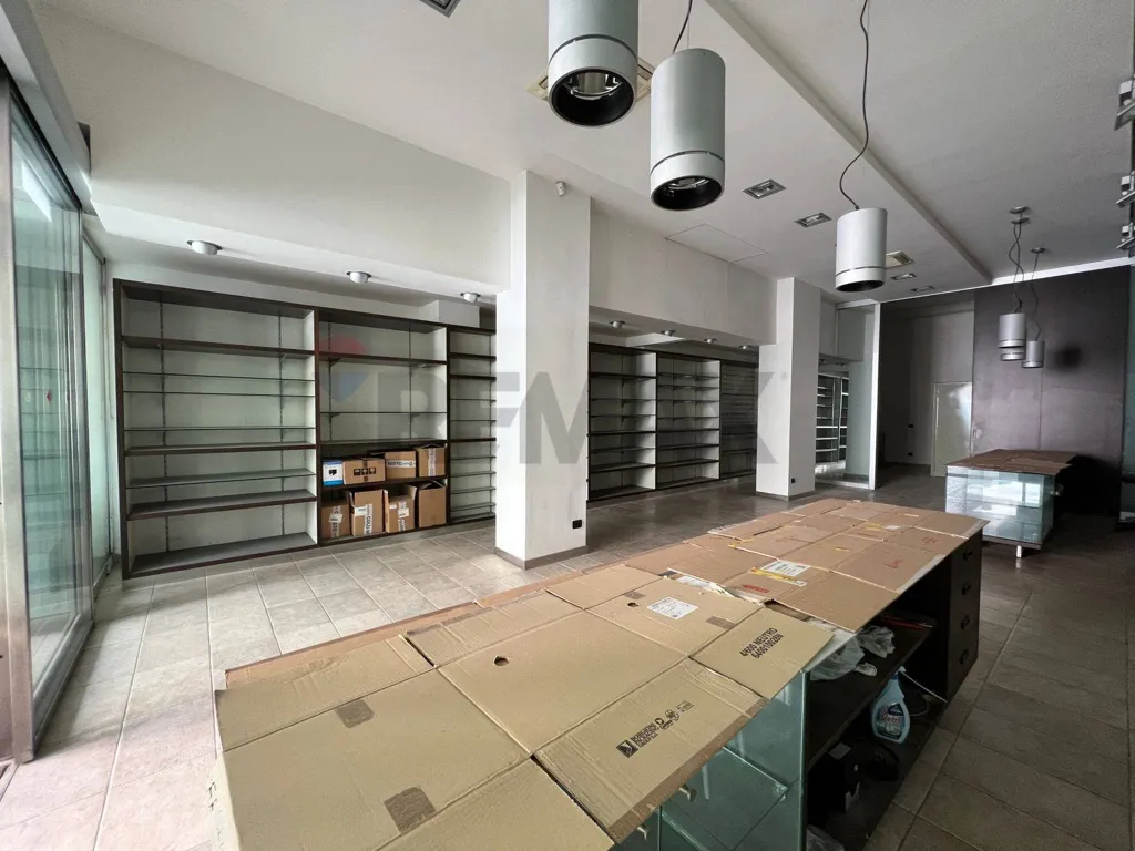 Toad - Commercial Space with Vitrines in Monopoli