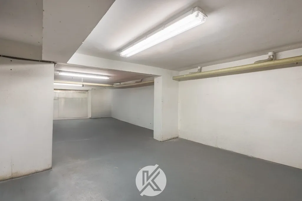 Garaaž - Detached Bungalow with Potential in Lede
