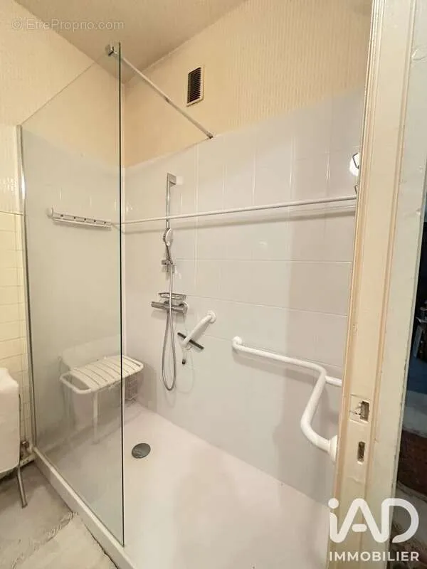 Salles de bain - Appartement Familial avec Parking à Antony Centre