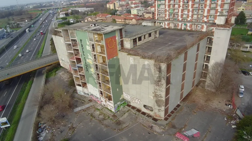 Õhuvaade - Commercial Building with High Visibility on SS36, Desio