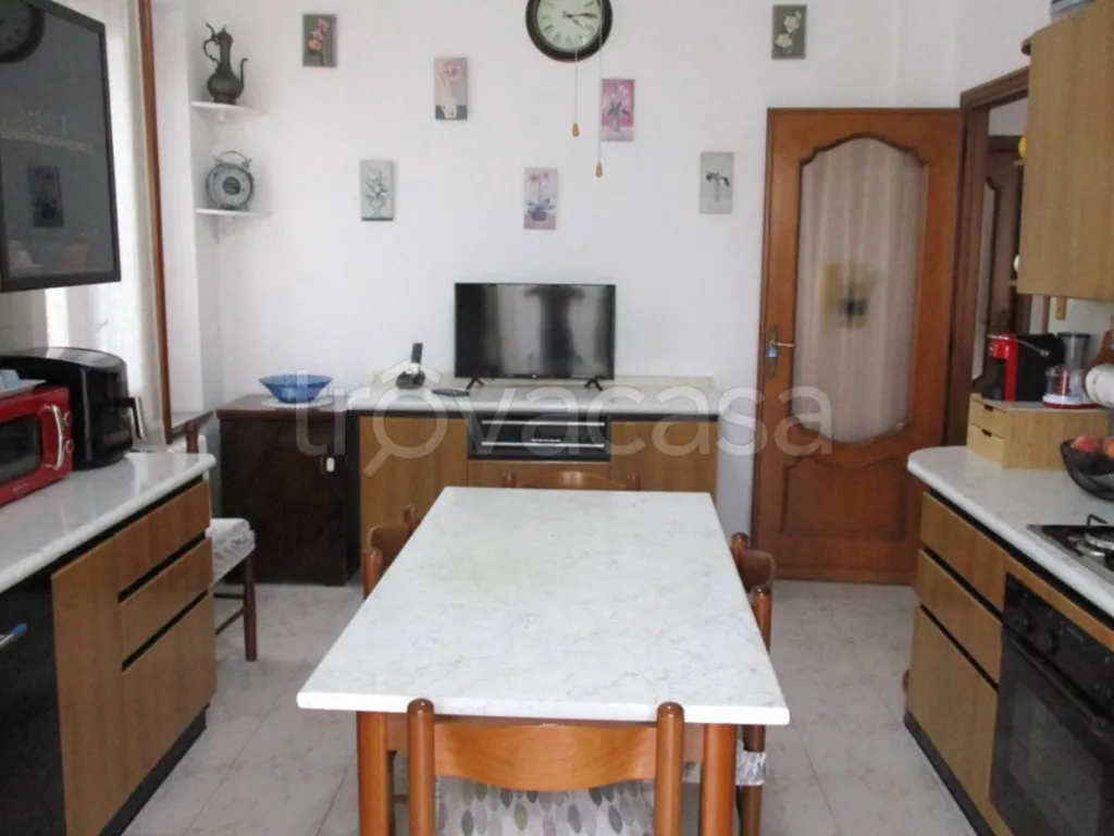 Cuisine - Bifamiliar Villa with Private Garden in La Loggia