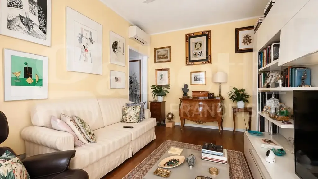 Living Room - Ristrutturato Bilocale with Balcony in Milan