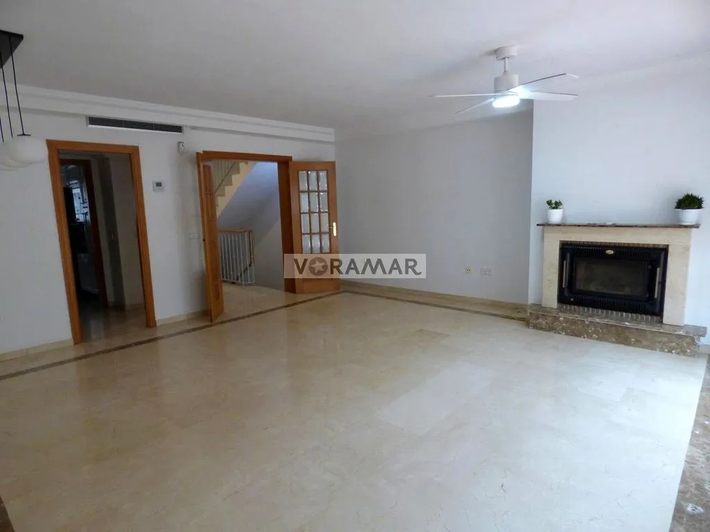 Elutuba - Luxury Villa with Seafront Access in Valencia