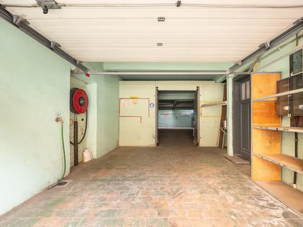 Garaaž - Warehouse Space at Mechelseplein, Antwerp