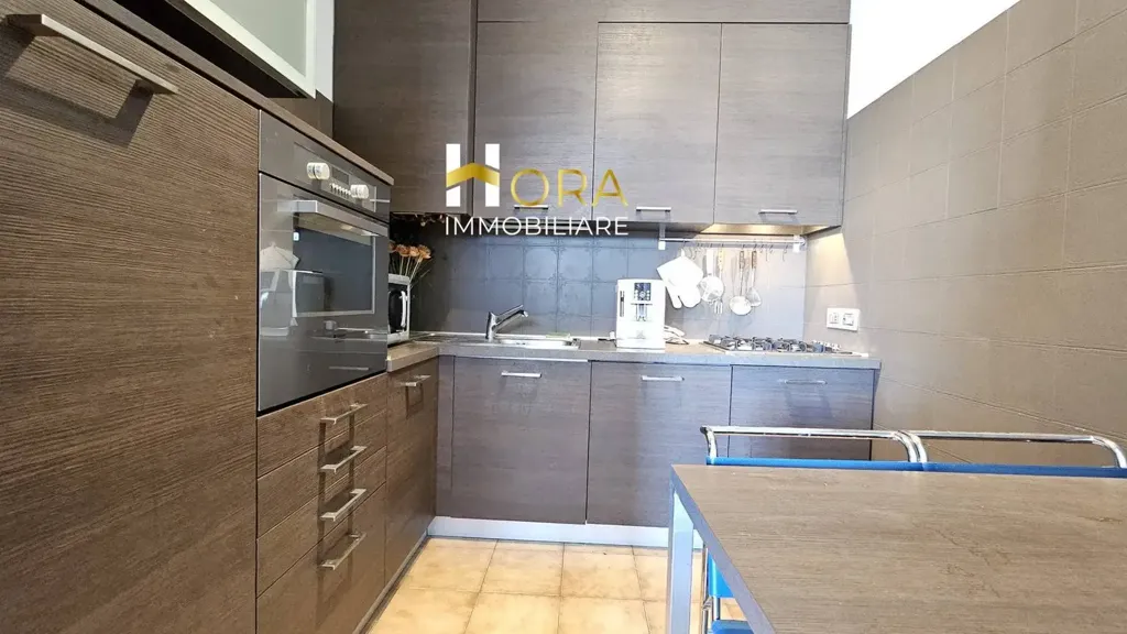 Cuisine - Quadrilocale with Balcony in Florence