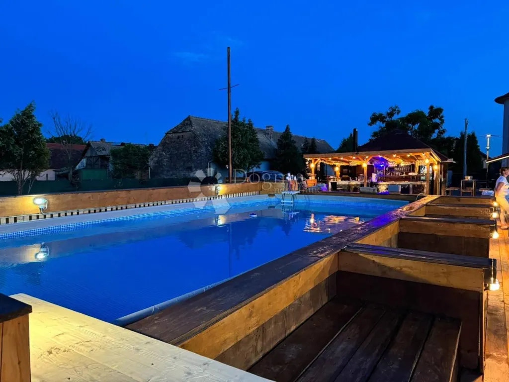 Piscine - Business Complex with Pool in Borovo