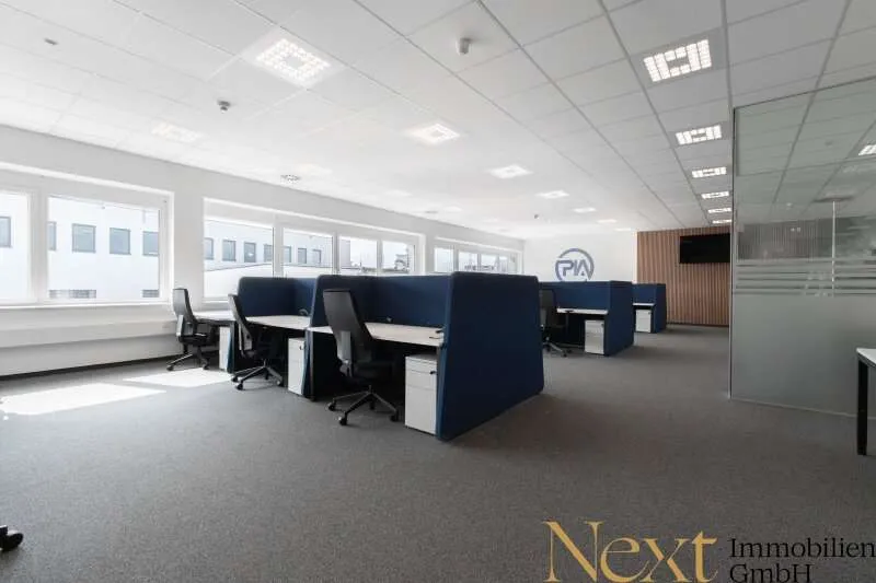Arbeitszimmer - Modernes Büro mit Besprechungsraum in Leonding