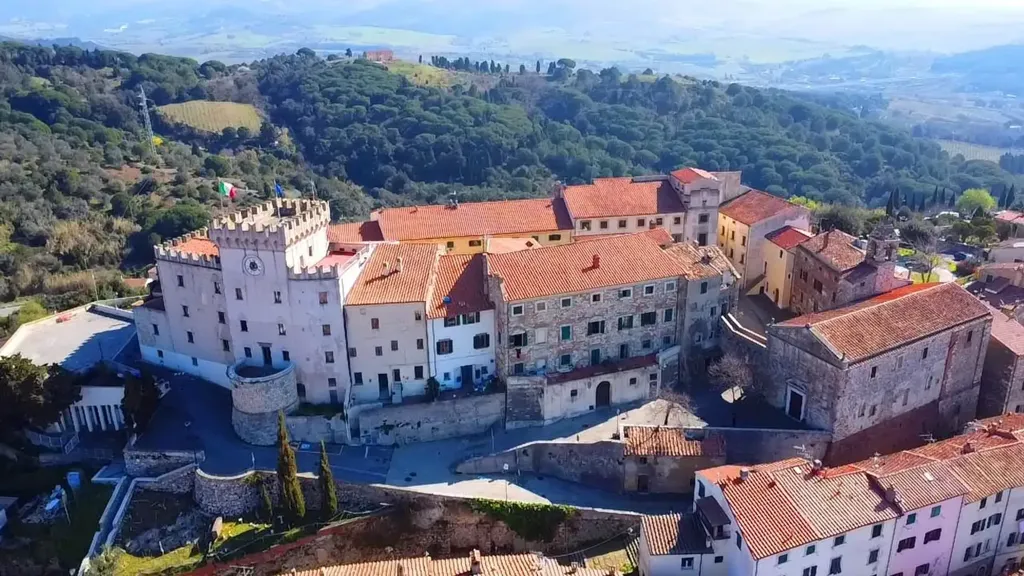 Õhuvaade - Tuscan-Style Apartment in Historic Centre, Rosignano Marittimo