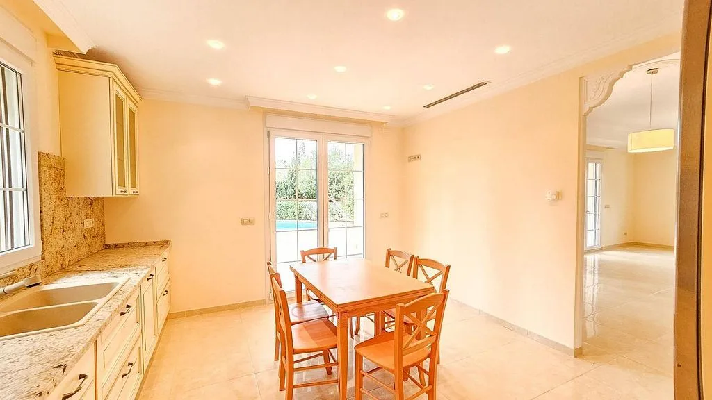 Cuisine - Luxury Villa with Pool in Cabo Roig