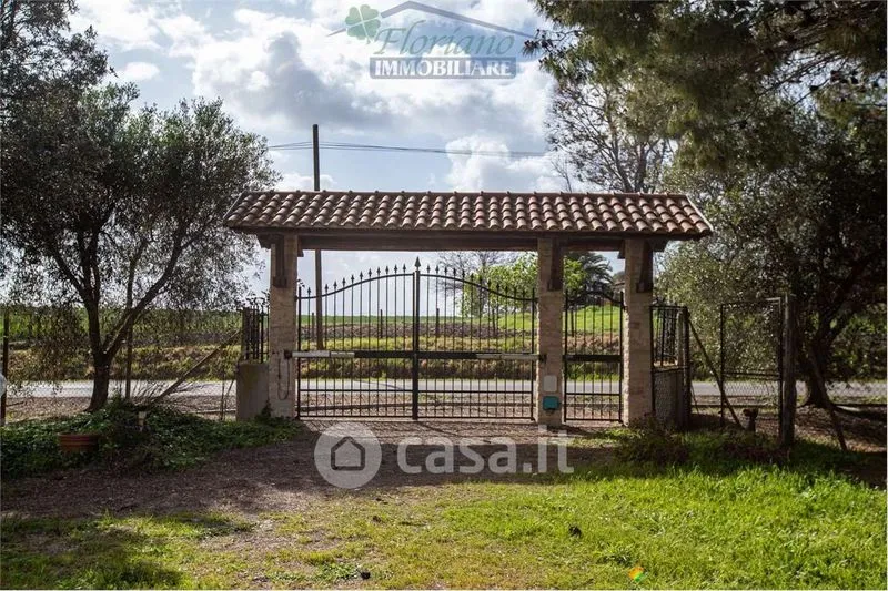 Aed - Rustic Casale with Expansion Potential in Capalbio