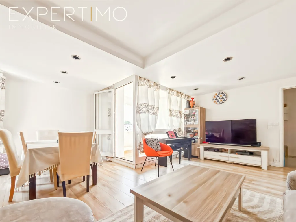 Séjour - Appartement 3 Pièces avec Balcon à Ermont