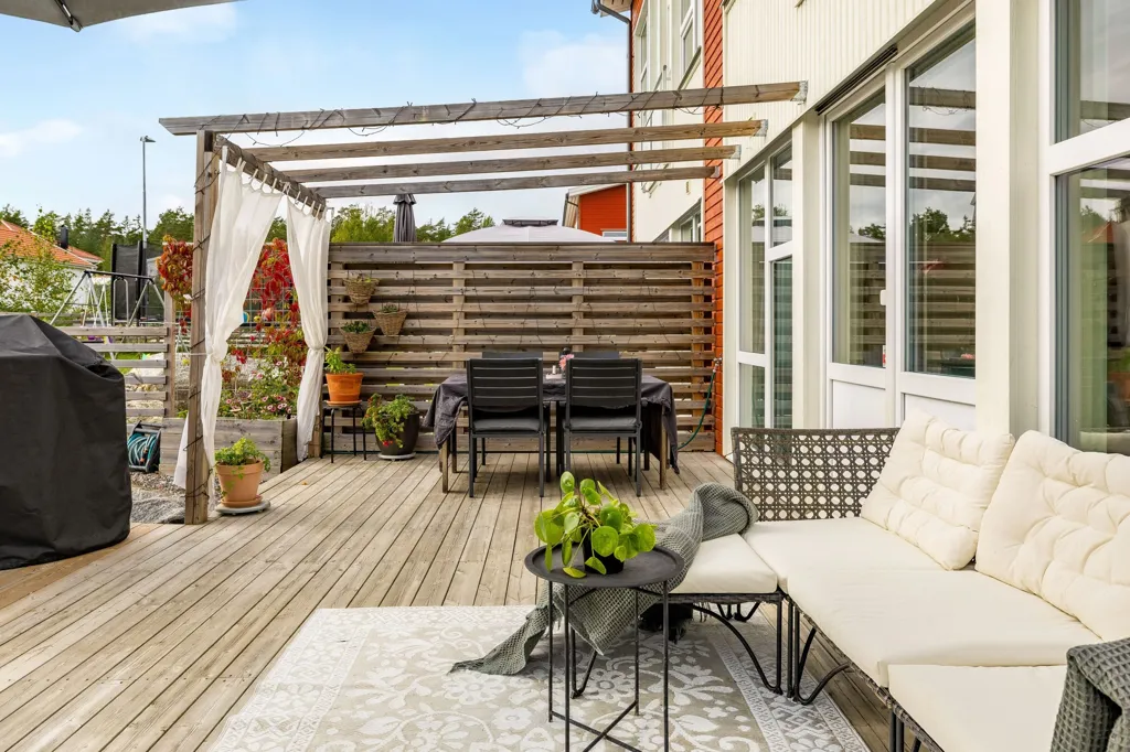 Terrass - Duplex with Balcony in Viby Äng, Bålsta