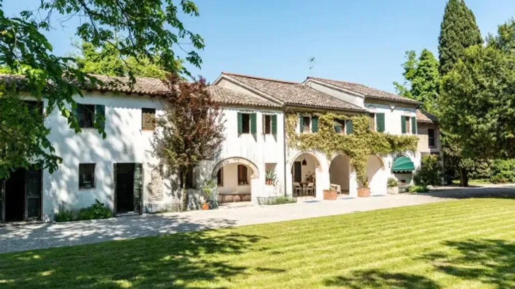 Välivaade - Rustic House with Portico near Treviso