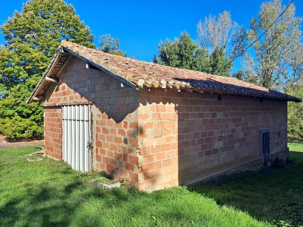 Exterior - Luxury House with Large Plot in Fleurance