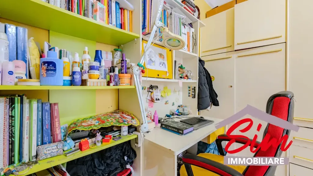 Bureau - Third Floor Flat with Balcony in Central Novara