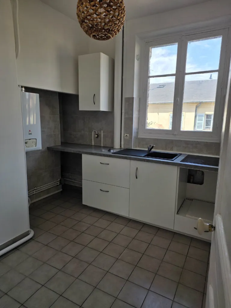 Cuisine - Appartement Lumineux avec Digicode à Saint-Louis