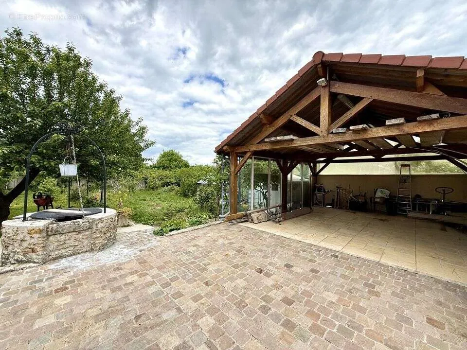 Terrasse - Maison semi-individuelle avec piscine intérieure à Combs-la-Ville