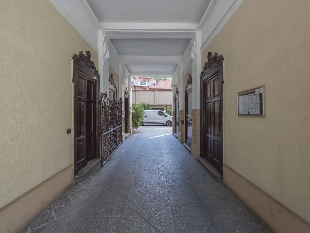 Esik - Luxury Apartment in Historic Building, Milan