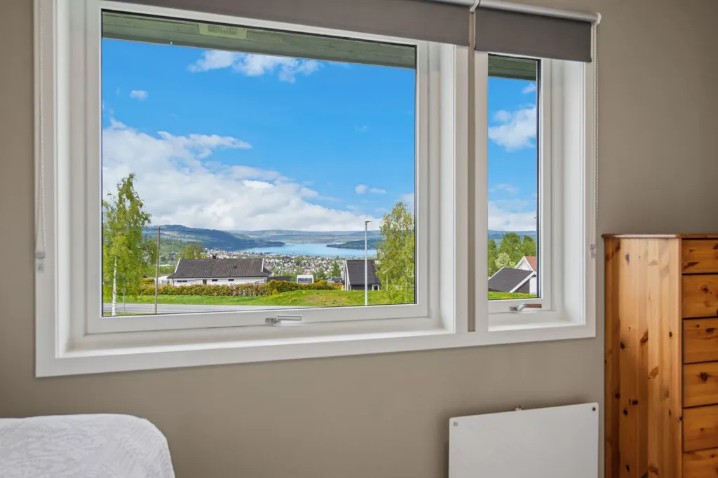 Chambres - Modernised Terraced House with Mjøsa View in Gjøvik