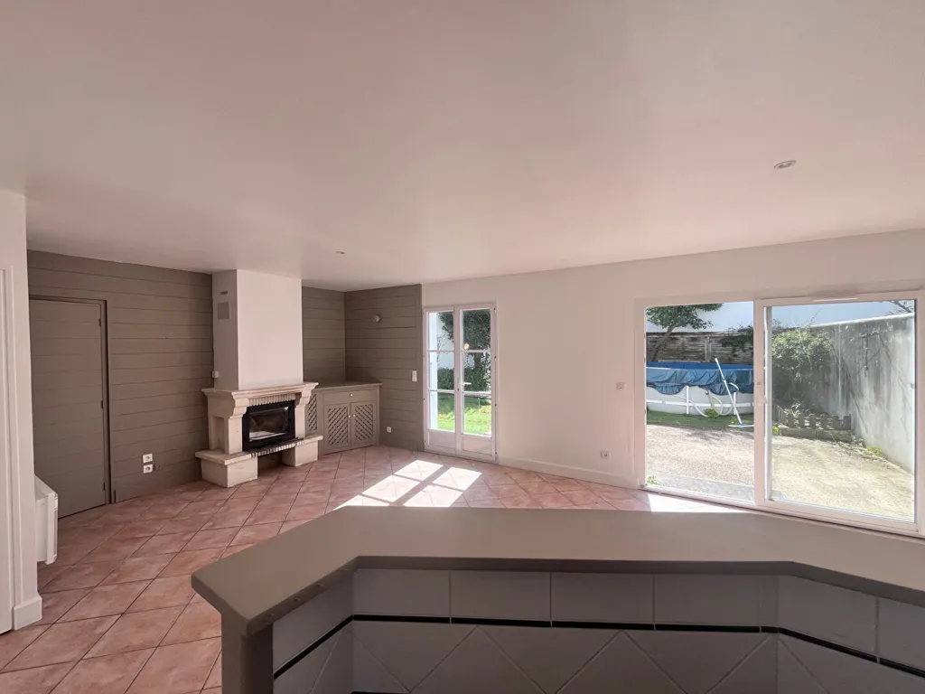Elutuba - House with South-Facing Garden in La Flotte