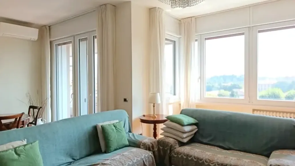 Elutuba - Rustic-Style Penthouse with Skyline View in Milan