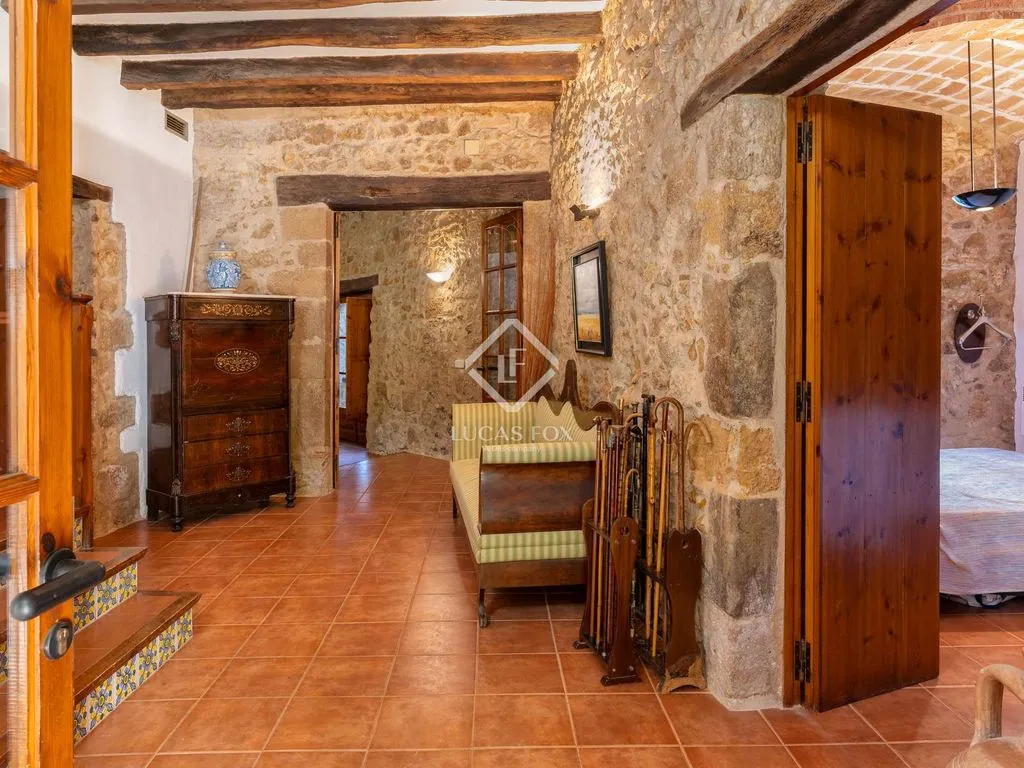 Hallway - Traditional Stone Cottage with Pool in Bàscara
