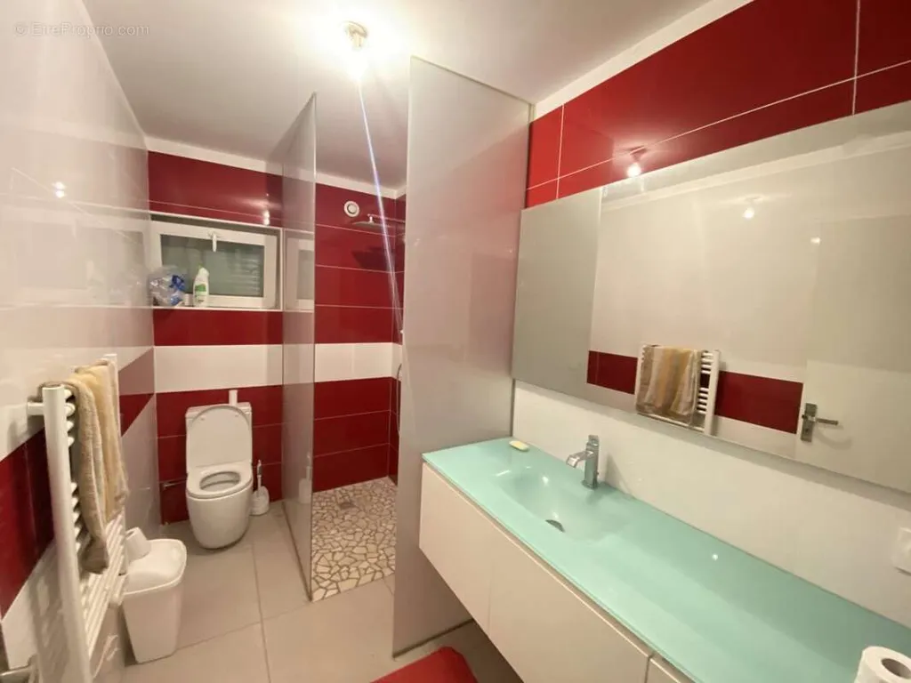 Vannitoad - Semi-detached House with Garden in Yssingeaux
