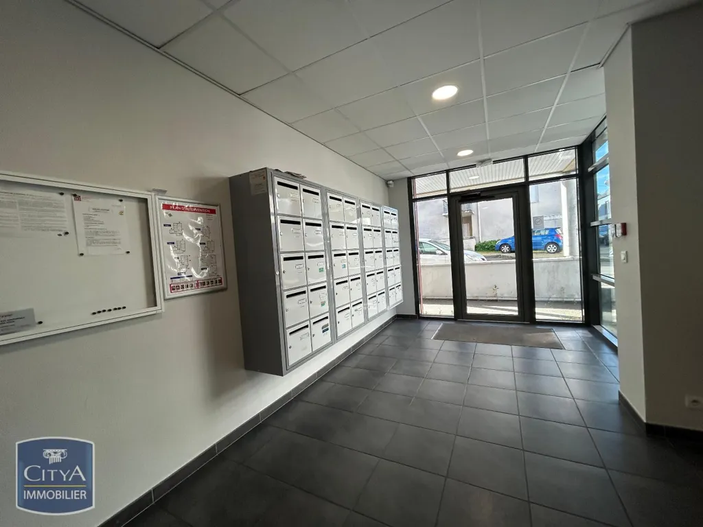 Entrée - Appartement Meublé T1 avec Ascenseur à Laval