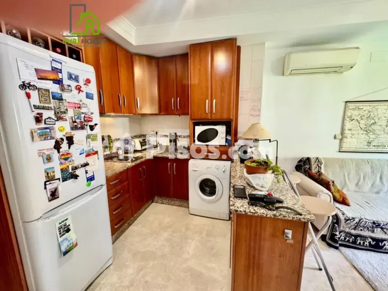 Cuisine - Bright Apartment with Balcony Views in Granada