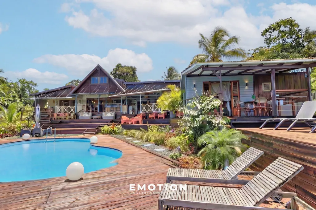 Bassein - House with Panoramic Sea View in Goyave