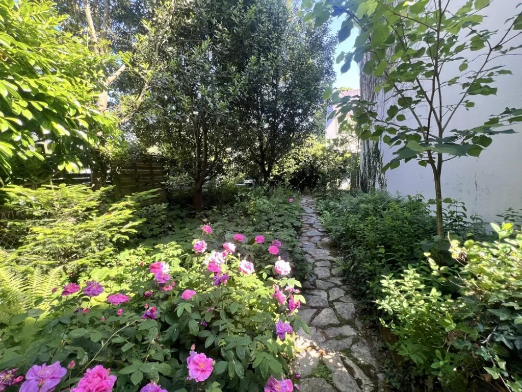 Garden - 1950s House with Garden in Lanveur