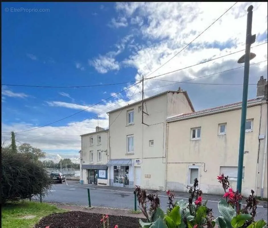 Extérieur - Immeuble de Rapport avec Local Commercial à Nantes