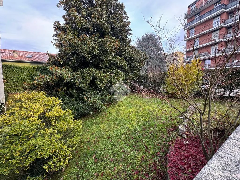 Garden - Renoavted Multilocale with Private Garden in Monza