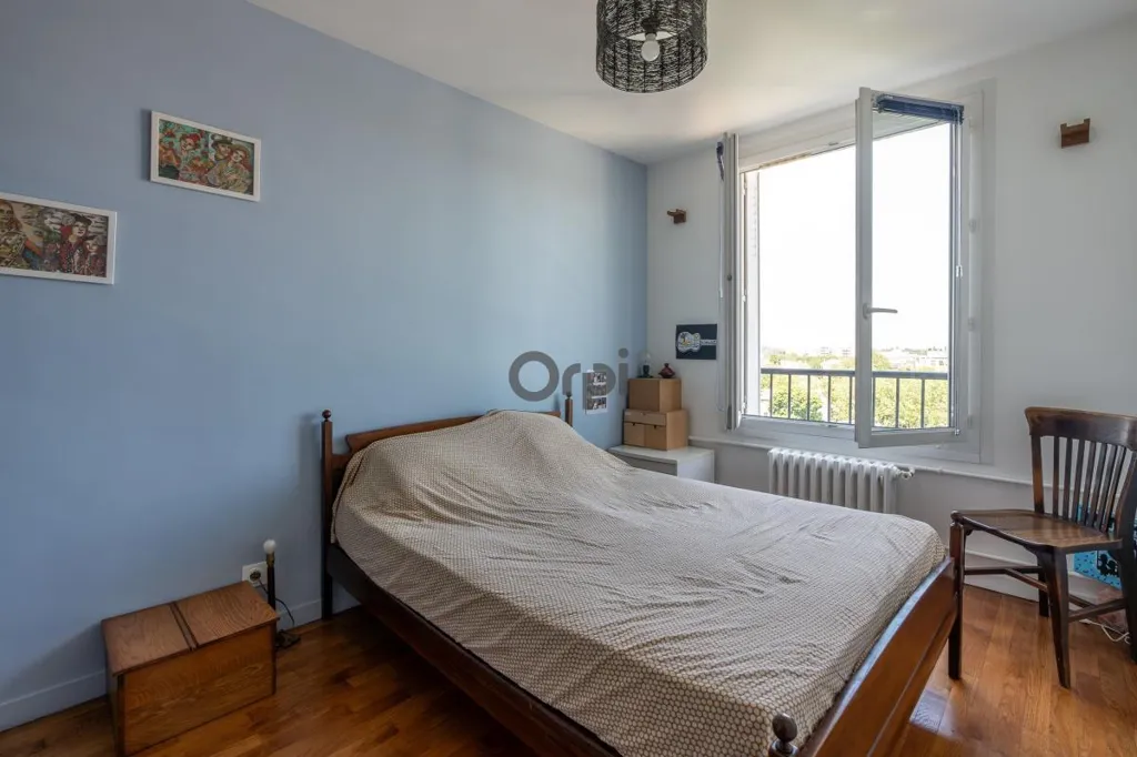 Bedrooms - 5-Piece Flat with Balcony in Joinville-le-Pont