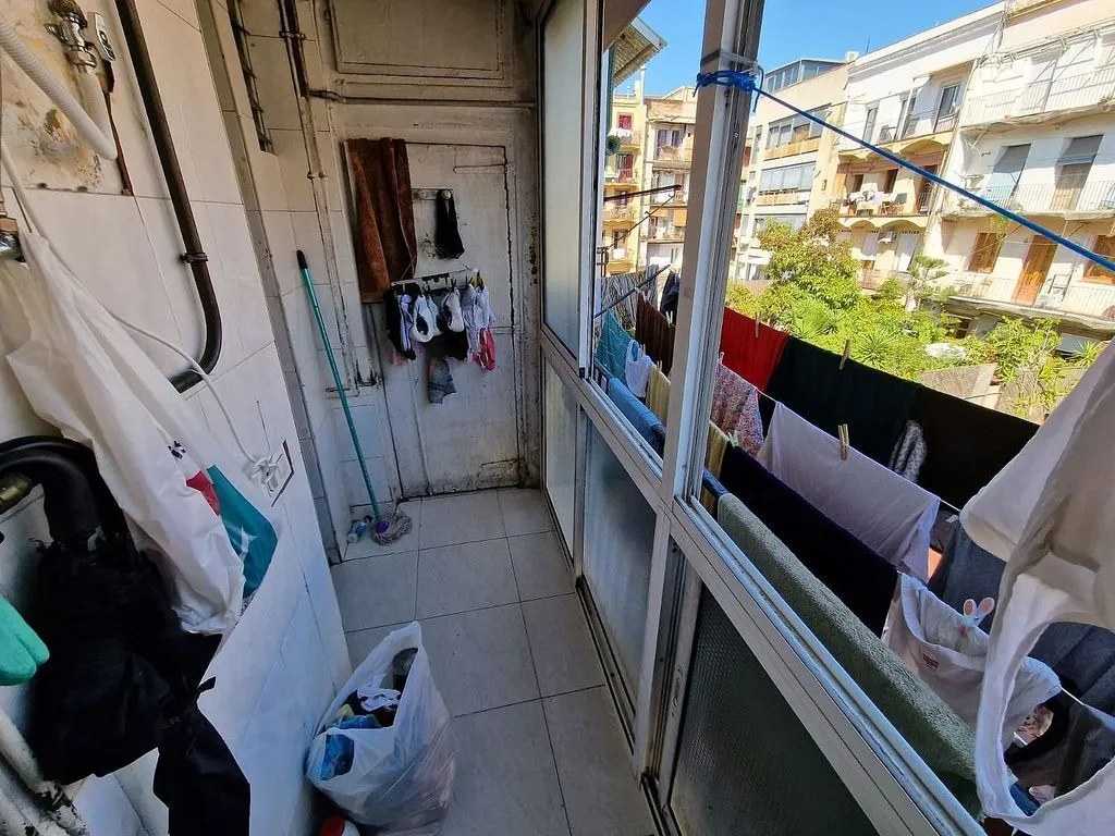 Balcon - Apartment with Balcony in El Raval, Barcelona