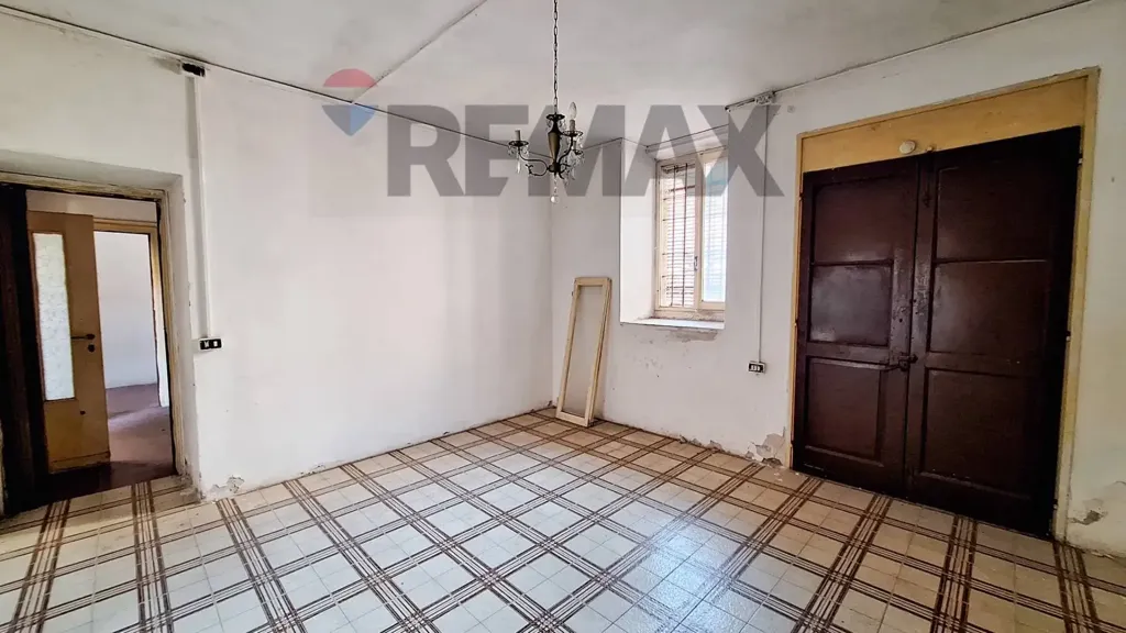 Rooms - Ground Floor Apartment to Renovate in Cairate
