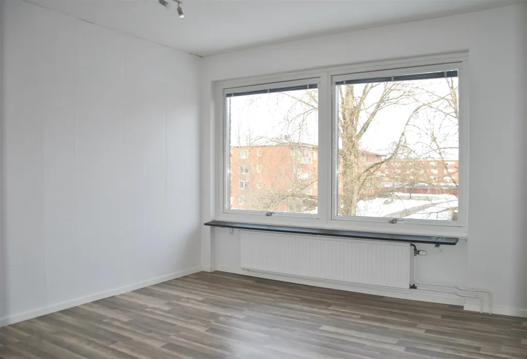 Pièces - Studio Flat with Balcony in Hyveln