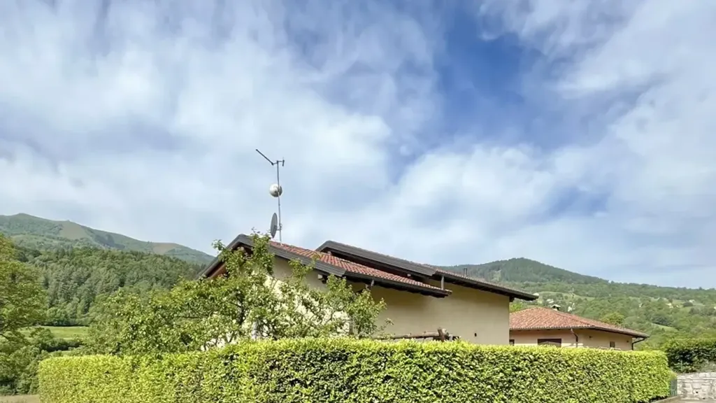 Extérieur - Villa with Panoramic Balcony in Valle Intelvi