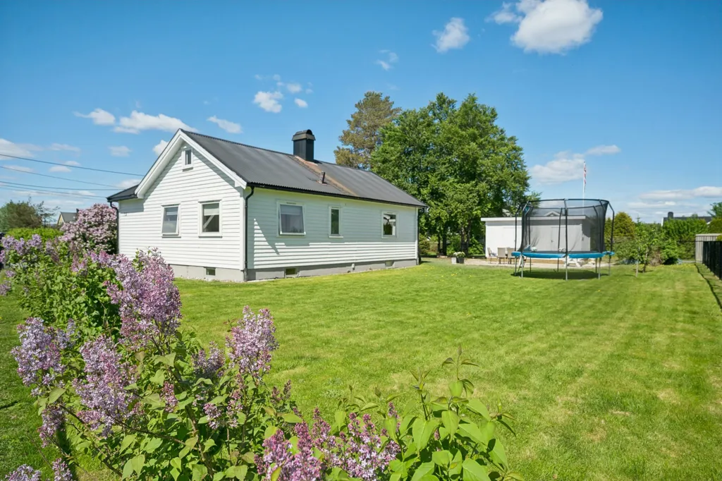 Jardin - Modern Bungalow with Garden in Spikkestad