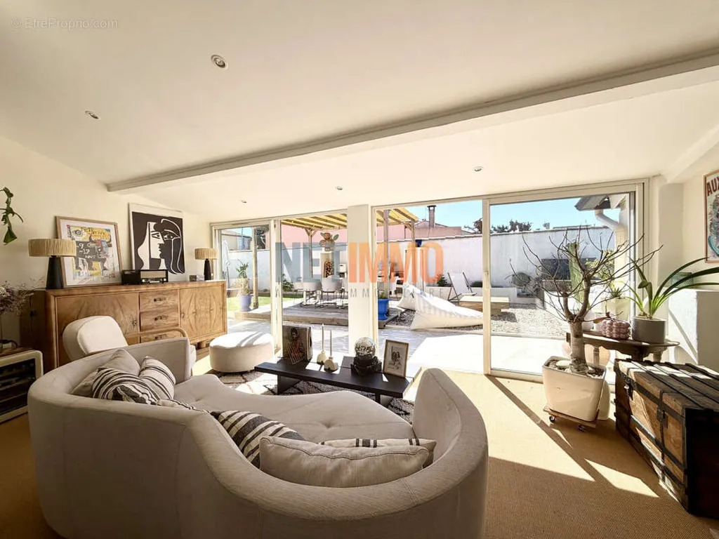 6-room house in Vauvert