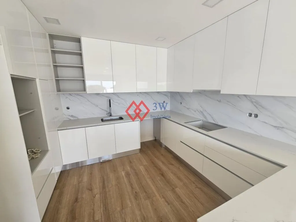 Kitchen - Luxury House with Pool in Entroncamento