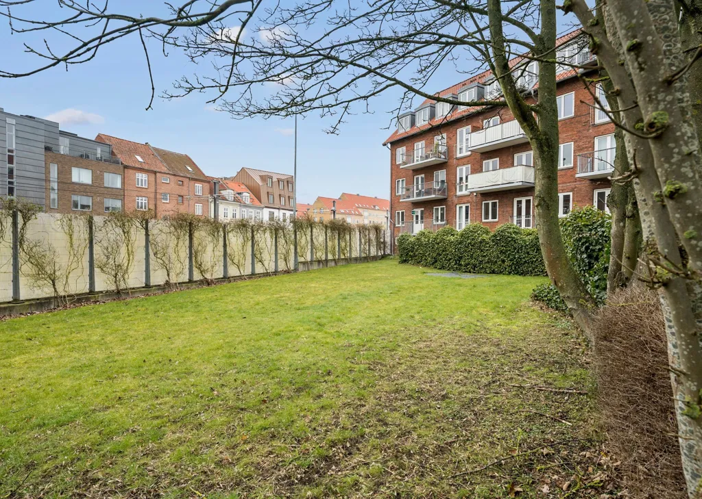 Aed - Studio Flat with Balcony near University