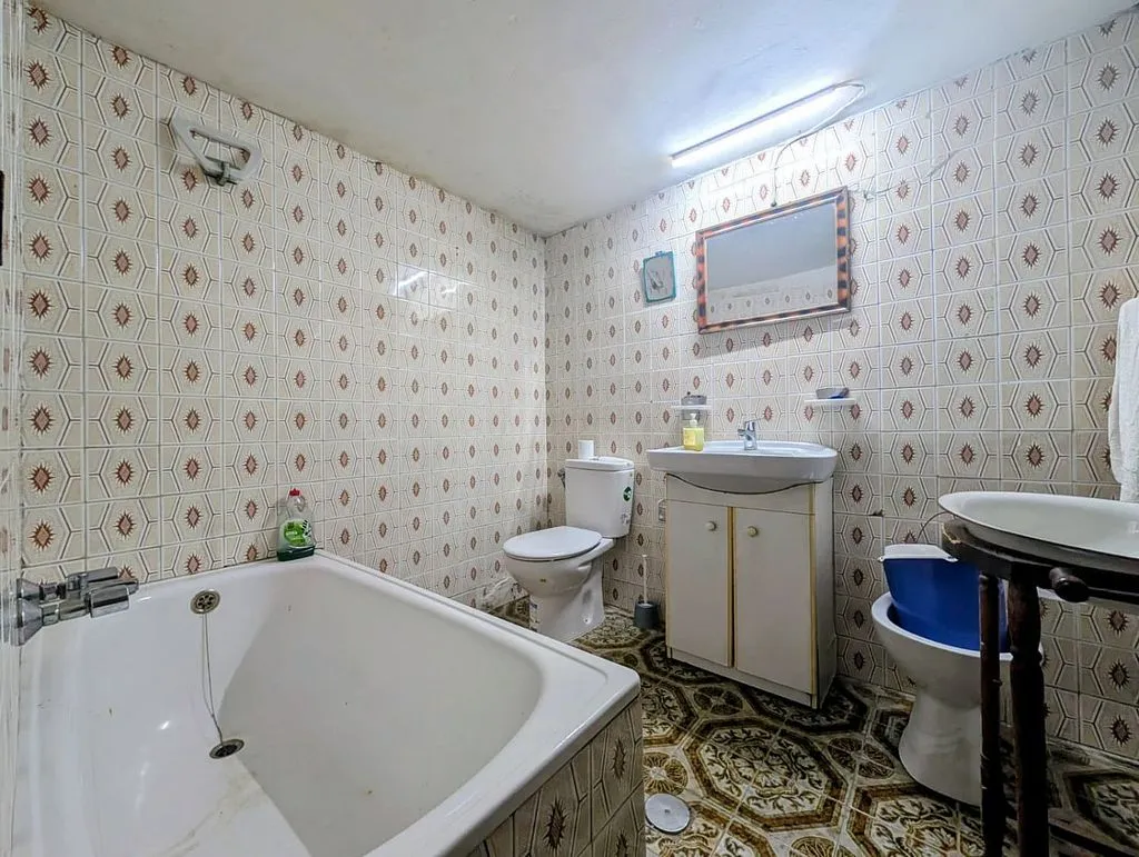 Vannitoad - House with Terrace and Balcony in Montefrío