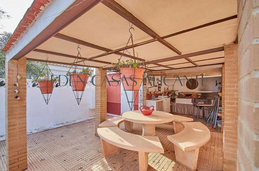 Terrass - Classic Chalet with Pool in Mutxamel